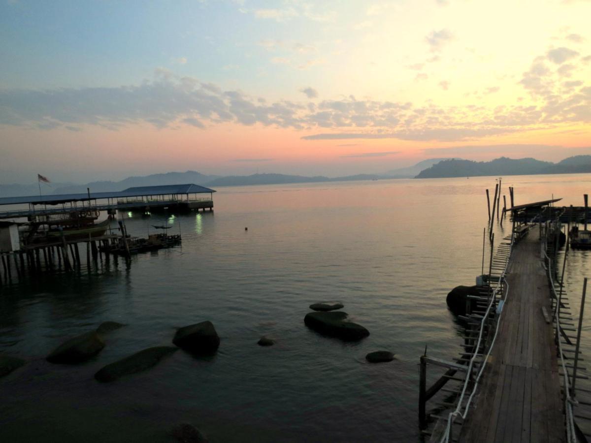 Pangkor Fish House Hotel Pekan Pangkor Exterior photo