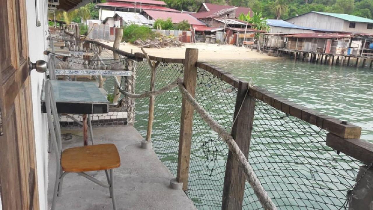 Pangkor Fish House Hotel Pekan Pangkor Exterior photo