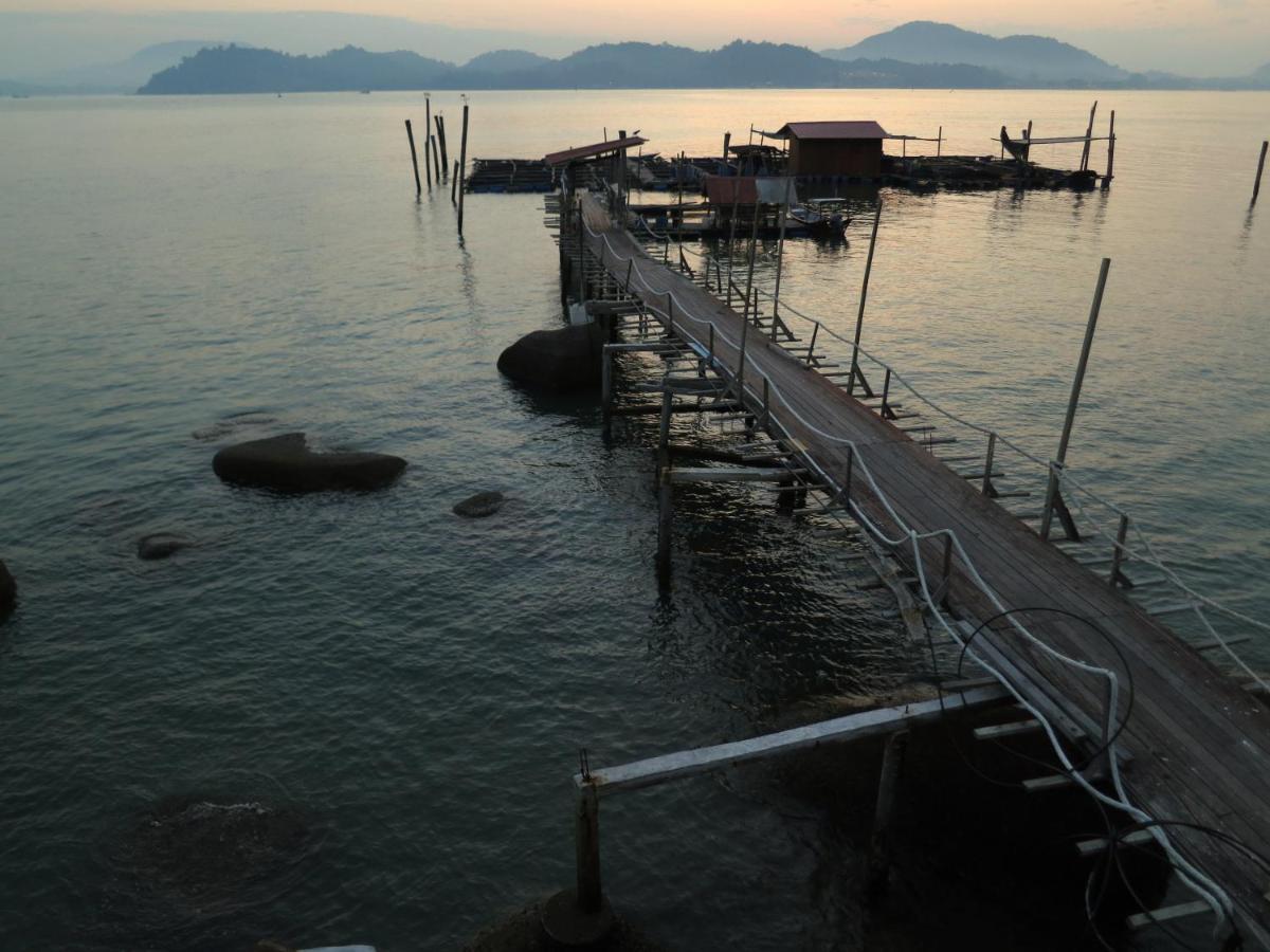 Pangkor Fish House Hotel Pekan Pangkor Exterior photo