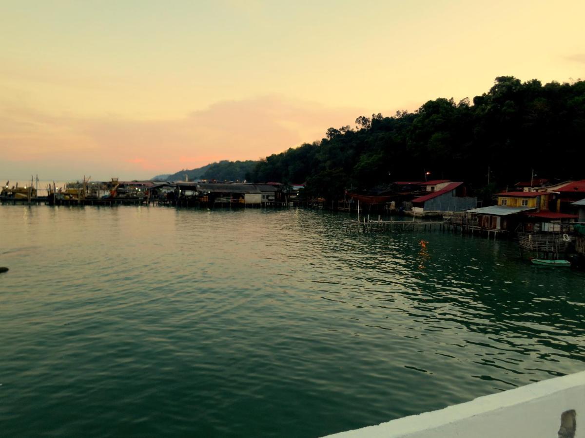 Pangkor Fish House Hotel Pekan Pangkor Exterior photo