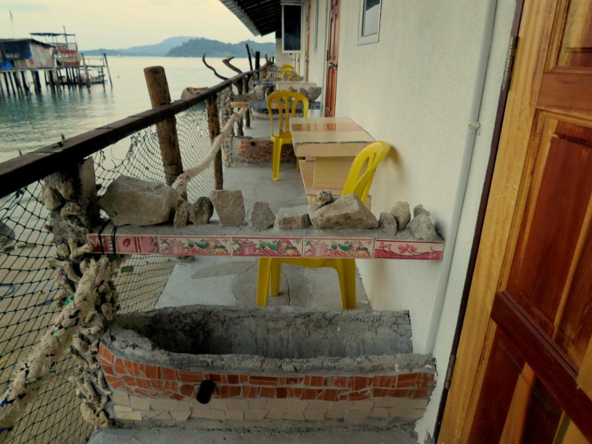 Pangkor Fish House Hotel Pekan Pangkor Exterior photo