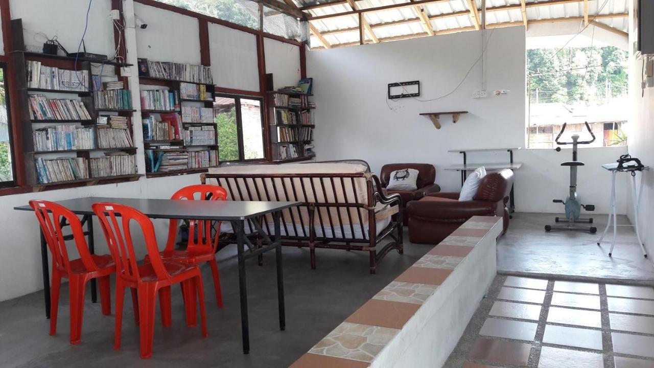 Pangkor Fish House Hotel Pekan Pangkor Exterior photo