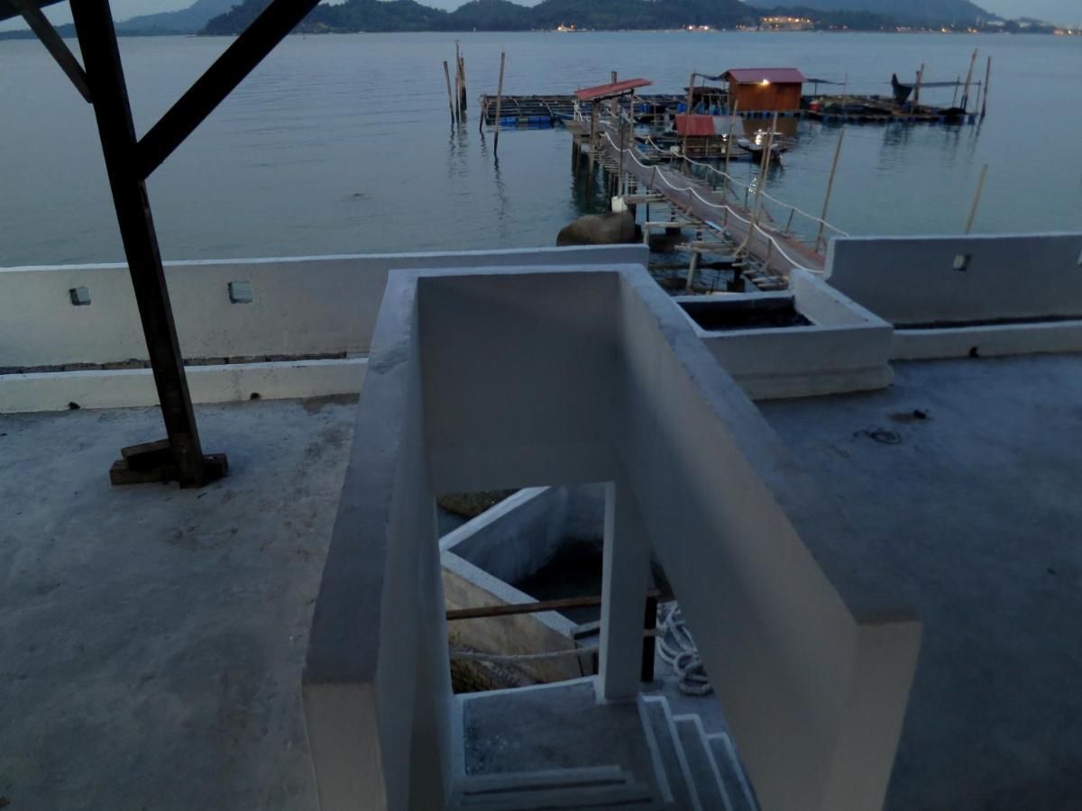 Pangkor Fish House Hotel Pekan Pangkor Exterior photo