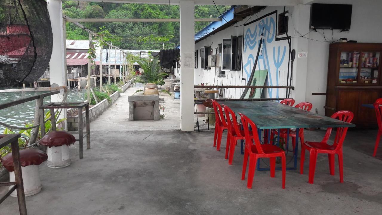 Pangkor Fish House Hotel Pekan Pangkor Exterior photo