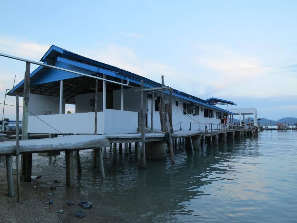 Pangkor Fish House Hotel Pekan Pangkor Exterior photo