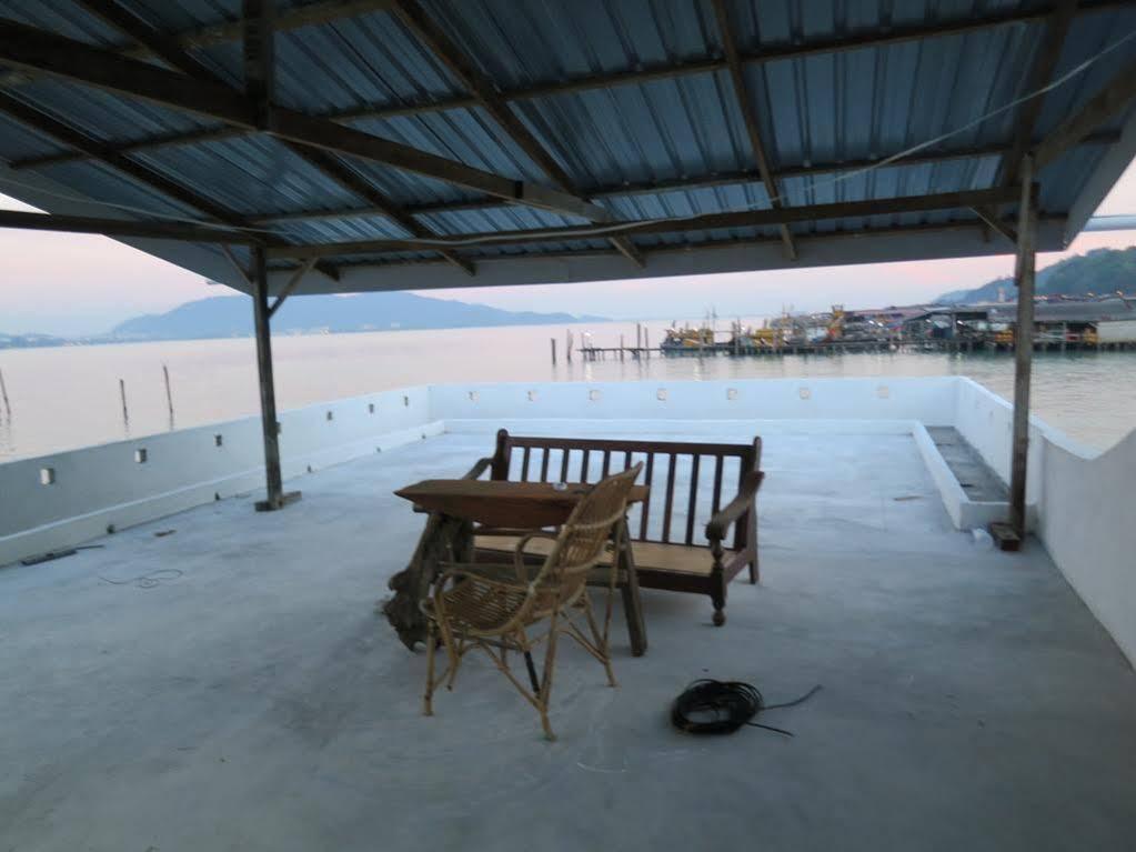 Pangkor Fish House Hotel Pekan Pangkor Exterior photo