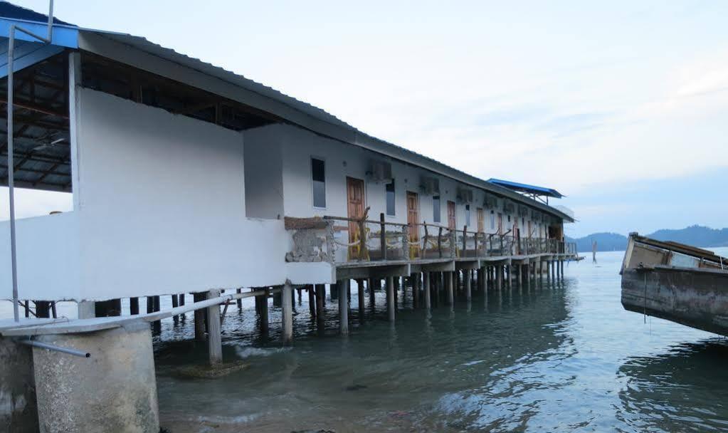 Pangkor Fish House Hotel Pekan Pangkor Exterior photo