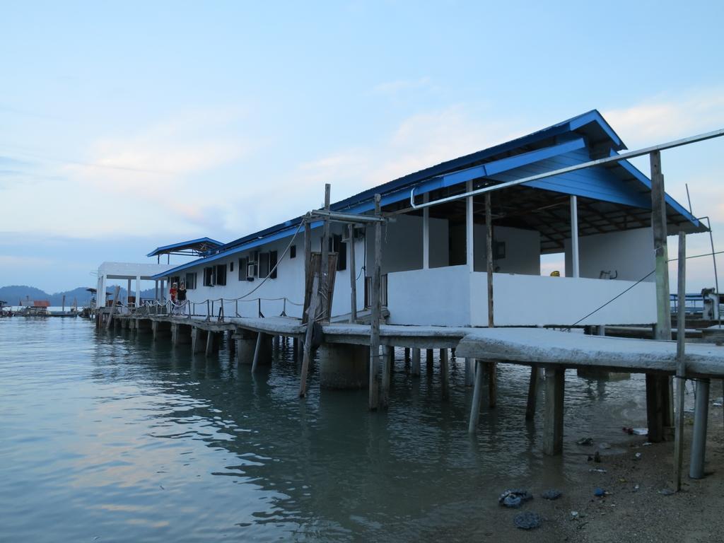 Pangkor Fish House Hotel Pekan Pangkor Exterior photo