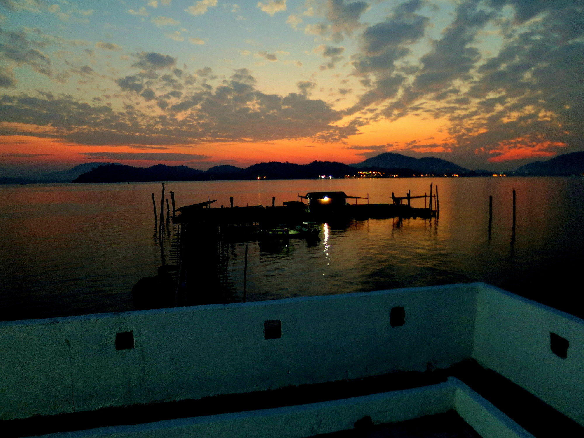 Pangkor Fish House Hotel Pekan Pangkor Exterior photo